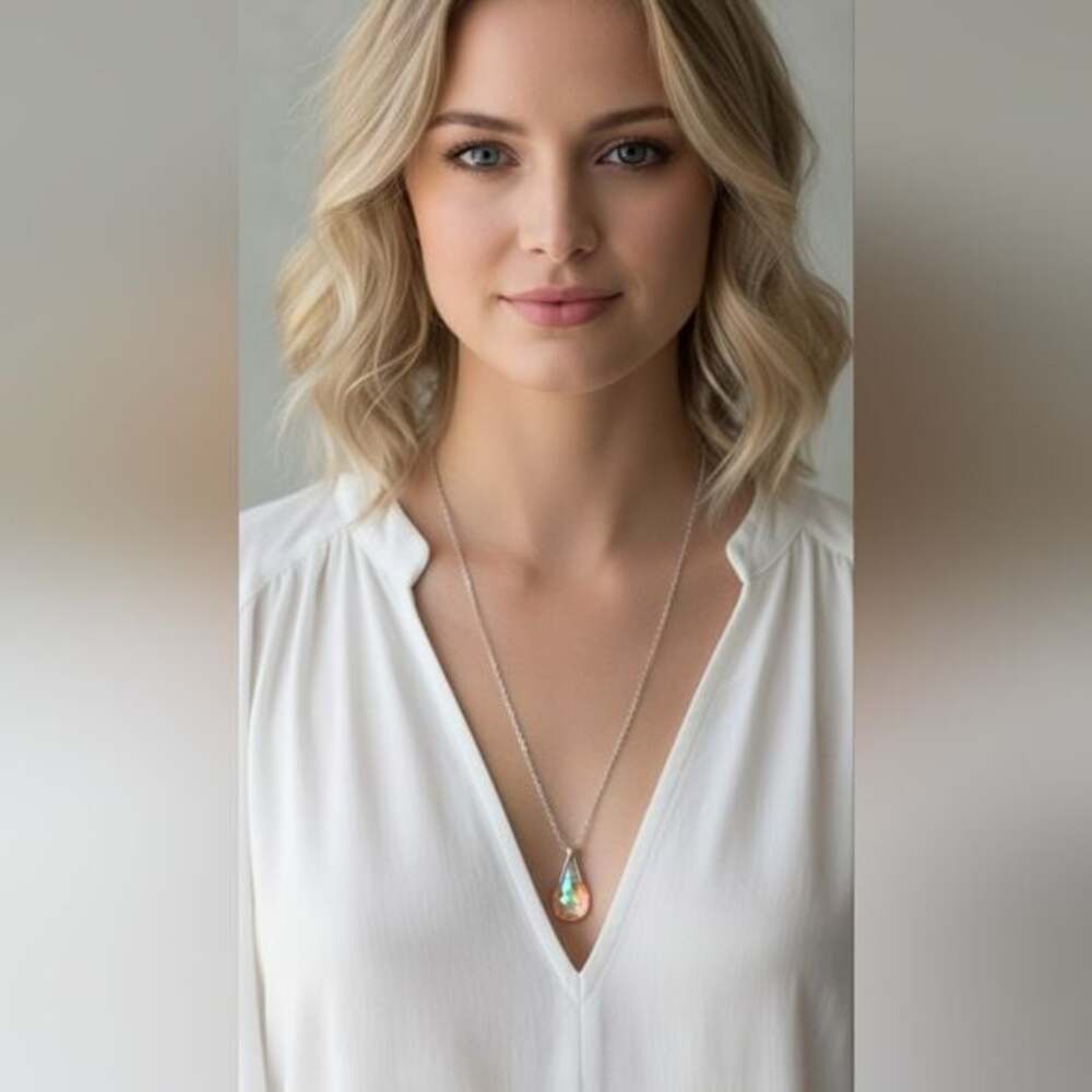 Crystal pendant necklace